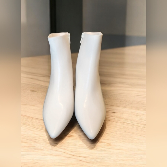 Madden Girl Pointed Toe Ankle Boots Womans Sz 10 Eggshell White - Picture 2 of 7